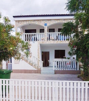 Apartment Lila, Vir